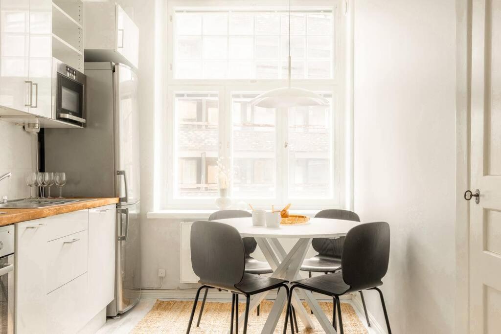 Downtown Light-Filled Retreat Apartment Helsinki Ngoại thất bức ảnh